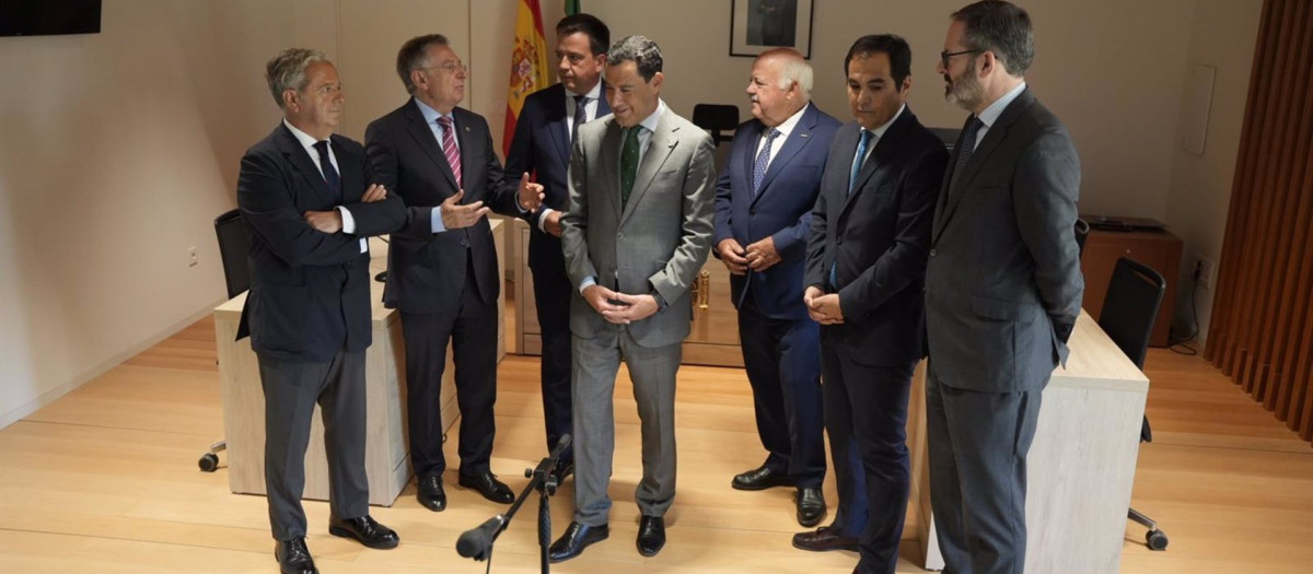 El presidente de la Junta de Andalucía, Juanma Moreno, en la inauguración de la sede judicial de Lucena

El presidente de la Junta de Andalucía, Juanma Moreno, ha inaugurado este lunes la sede judicial del municipio cordobés de Lucena, que atenderá a una población potencial de más de 65.000 habitantes, que ha contado con una inversión de más de siete millones de euros, y que "va a contribuir a hacer una justicia más moderna, humana y accesible".

ESPAÑA EUROPA ANDALUCÍA ESPAÑA EUROPA POLÍTICA JUSTICIA ANDALUCÍA CÓRDOBA
JOAQUÍN CORCHERO/EUROPA PRESS