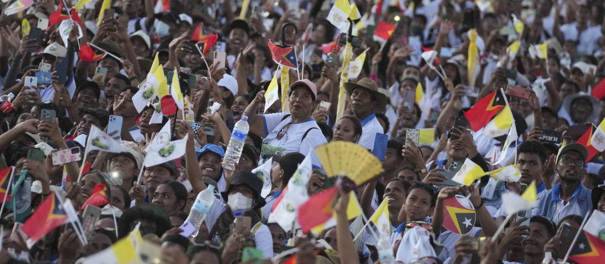 Catholic faithful react during holy mass led by Pope Francis at the Esplanade of Tasitolu in Dili, East Timor, on September 10, 2024. (Photo by Dita ALANGKARA / POOL / AFP)