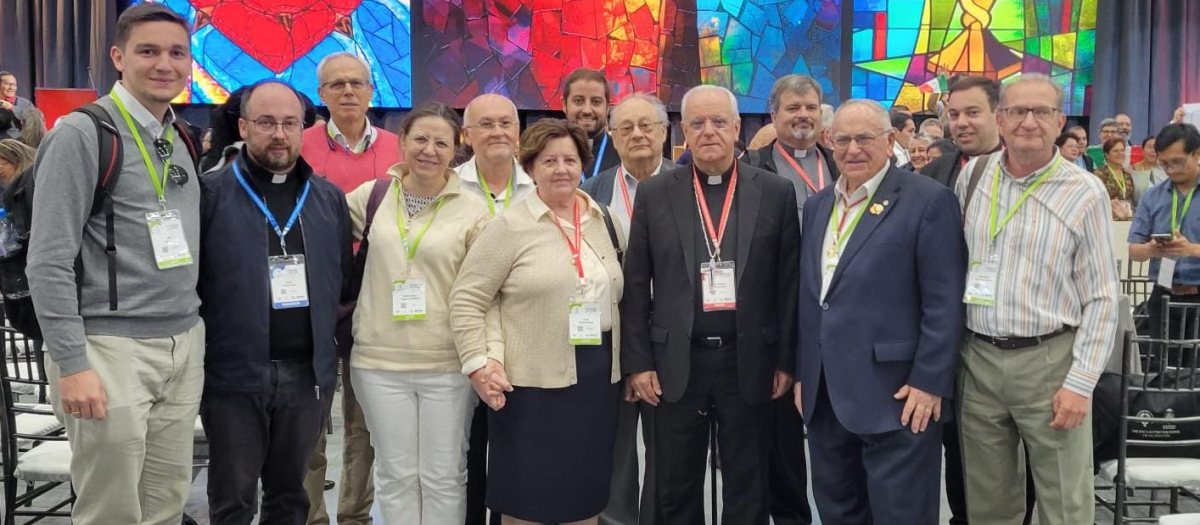 La delegación española en el Congreso Eucarístico Internacional de Quito con monseñor Leonardo Lemos Montanet