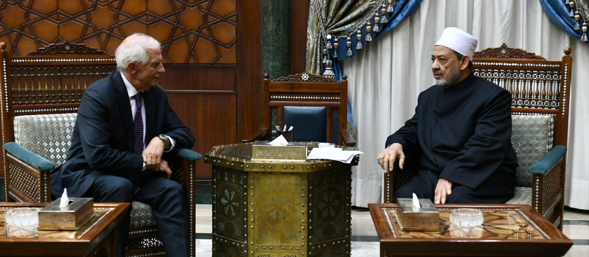 Josep Borrell, alto representante de la UE, reunido con Ahmed el-Tayeb, el gran imán de Al-Azhar, en Egipto tratando el tema de Gaza