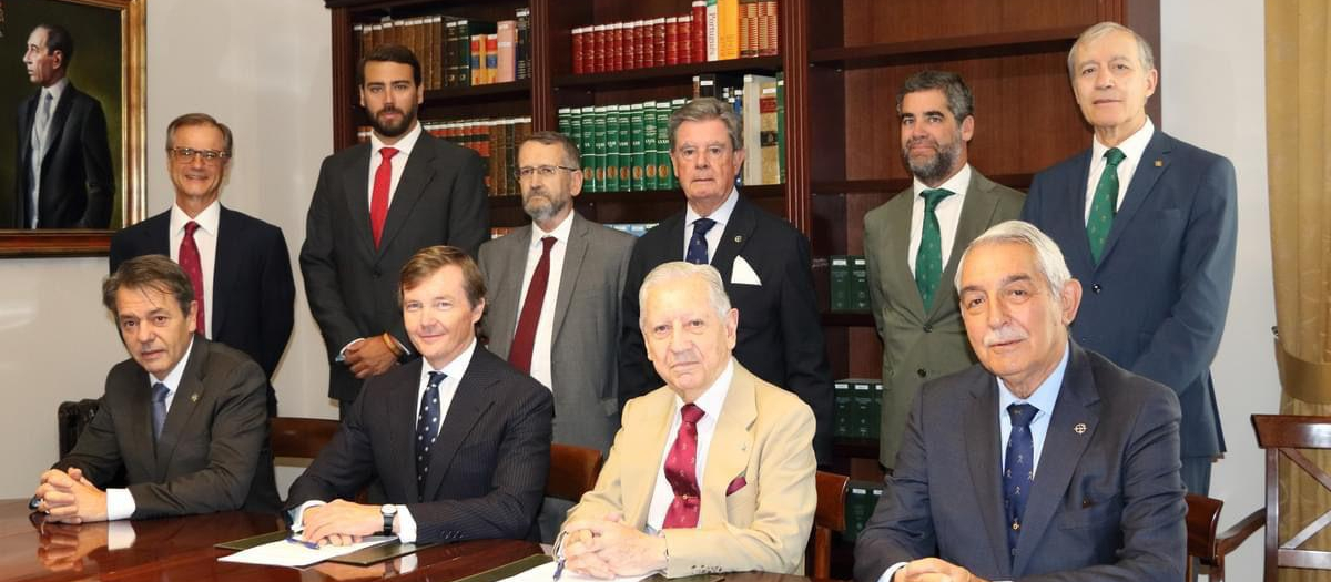 Imagen de la firma del convenio entre la Real Asociación de Hidalgos de España y la Fundación Arte e Historia Ferrer-Dalmau