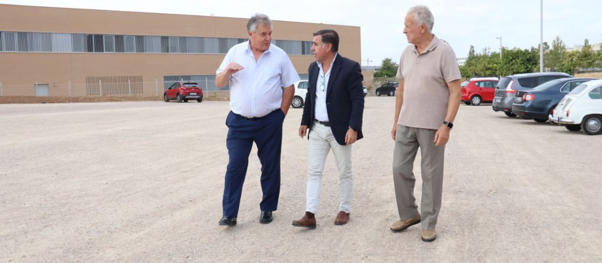 El delegado de Infraestructuras, Miguel Ruiz Madruga, a su visita a las instalaciones