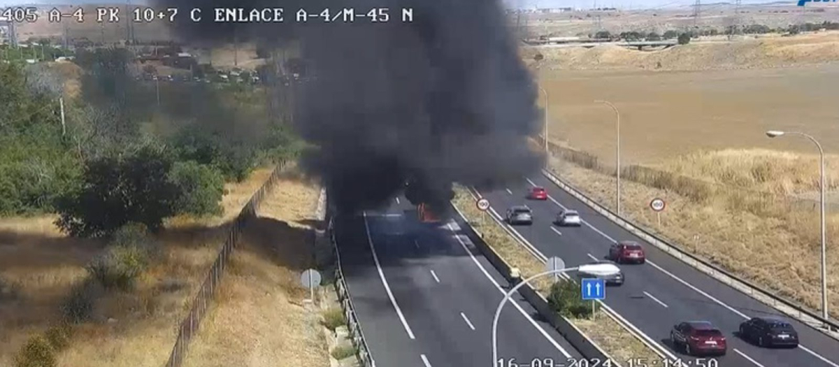 Incendio en mitad de la A-4