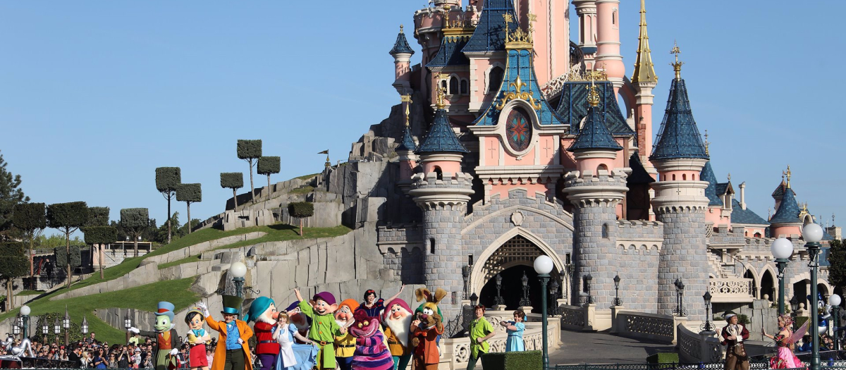 Uno de los espectáculos que ofrece Disneyland París