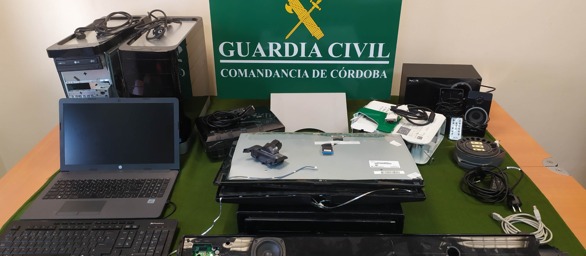 Material recuperado por la Guardia Civil cordoba