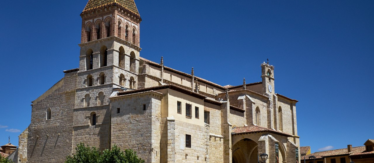 La espléndida iglesia de Santa Eulalia en Paredes de Nava (Palencia)