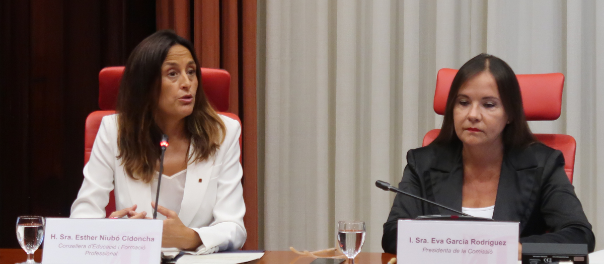 La consejera de Educación, Esther Niubó, durante ssu comparecencia en el Parlament