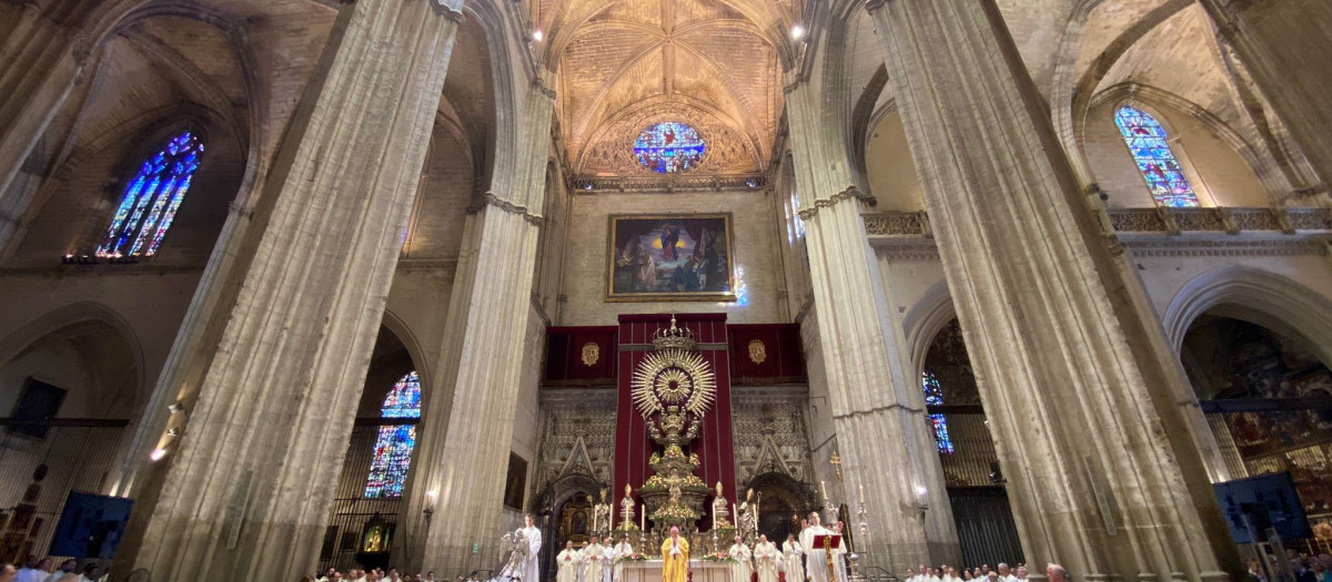 La ceremonia que se celebró en la Catedral de Sevilla se sale de los esquemas habituales en los últimos años