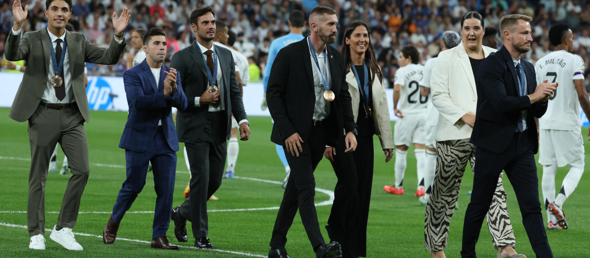 Fran Garrigós, Diego Domínguez, Carlos Arévalo, Rodrigo Germade, Marcus Cooper, Paula Leitón y Pili Peña fueron homenajeados en el Bernabéu