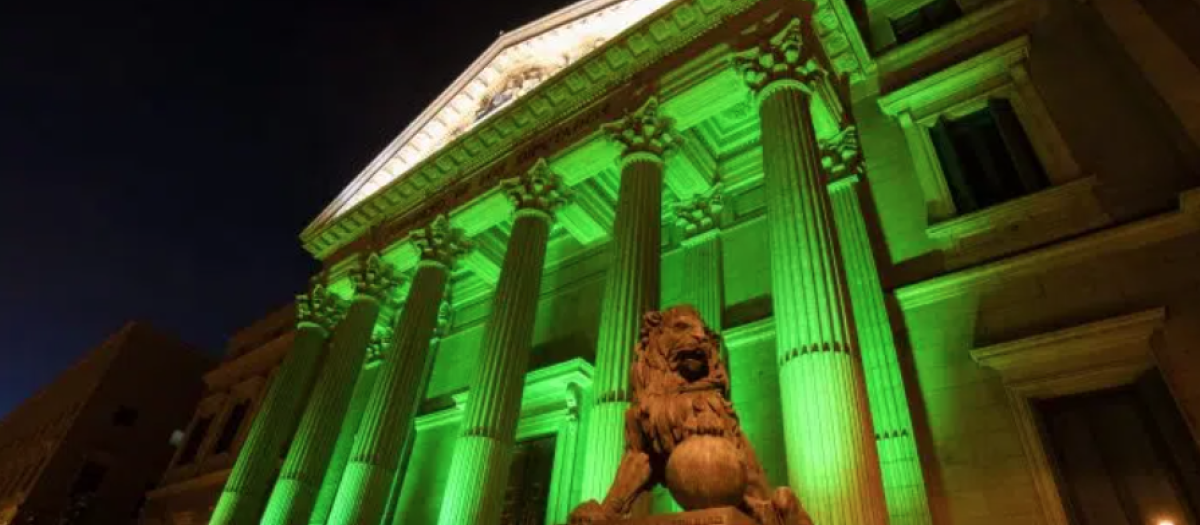 Congreso de los Diputado 'teñido' de verde