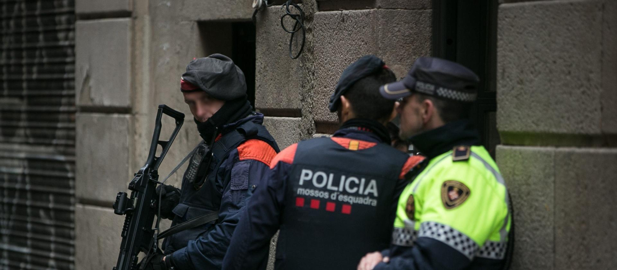 En las detenciones han colaborado unidades de los Mossos y de la Guardia Civil