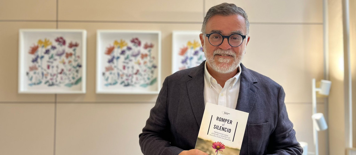 Enric Armengou con su libro "Romper el silencio"