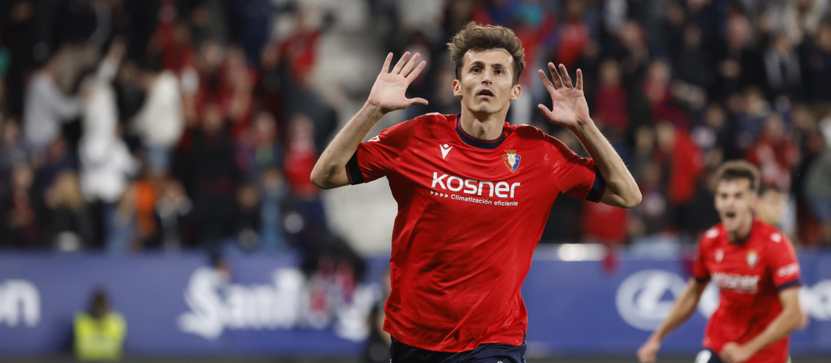 Ante Budimir celebra el primer gol de Osasuna