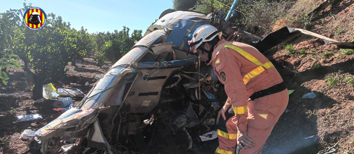 Imagen del accidente de helicóptero con tres muertos en Puzol, Valencia