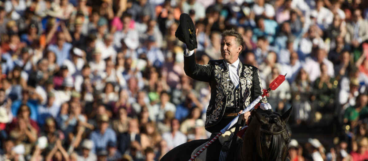 Pablo Hermoso de Mendoza, en su primer toro de la tarde