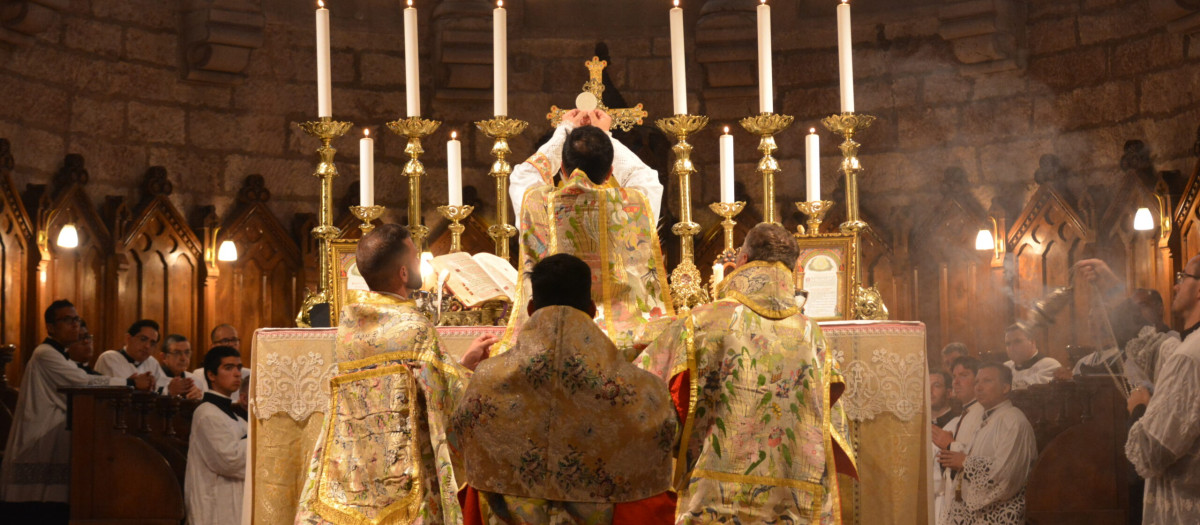 Misa Tridentina celebrada en el Santuario de Covadonga