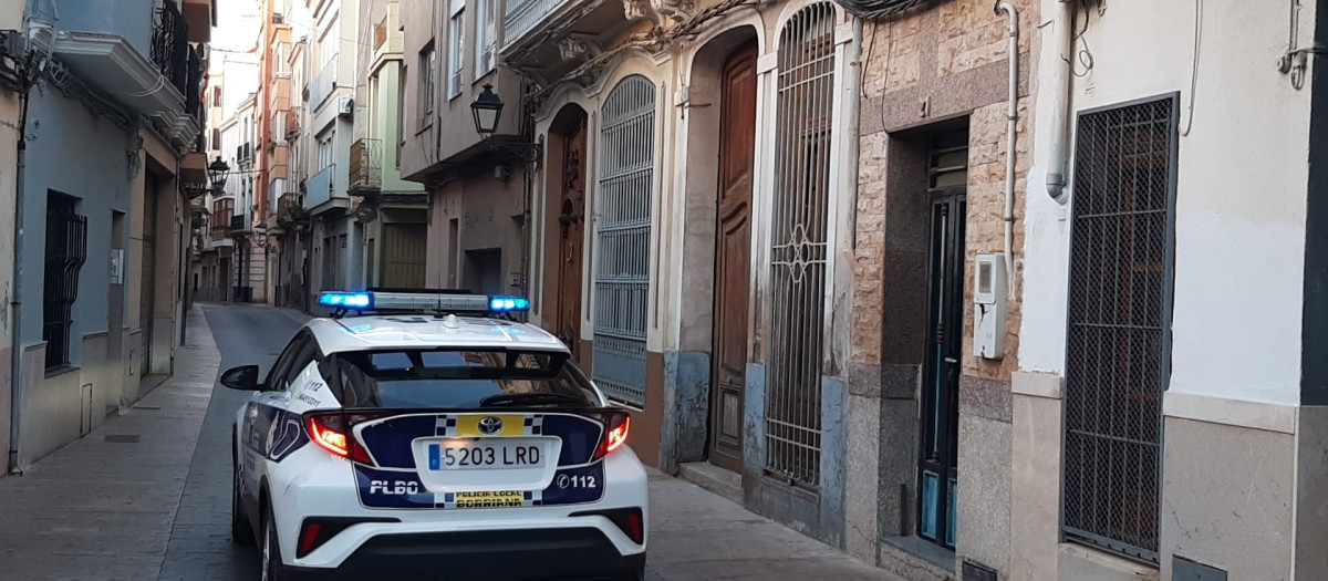 Imagen del la Policía Local de Burriana en un desalojo de okupas, Castellón