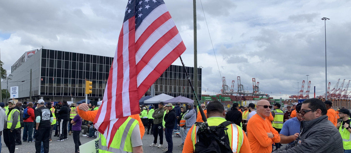 Estibadores protestan en una terminal de Nueva Jersey