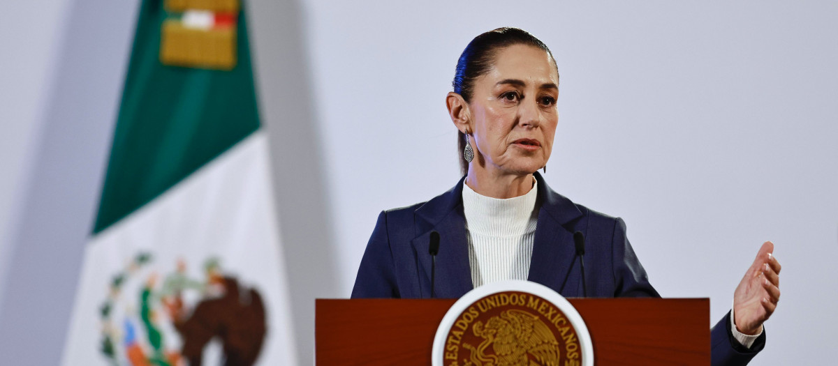 Claudia Sheinbaum, habla durante su primera conferencia de prensa como presidenta de México