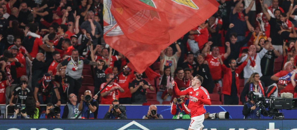 Kuerem Akturkoglu celebra el primer gol del Benfica