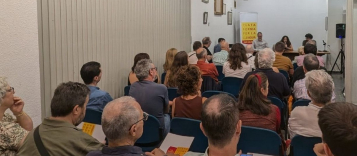 Acto de la "ONG del catalán" sobre la construcción nacional valenciana a través de la lengua