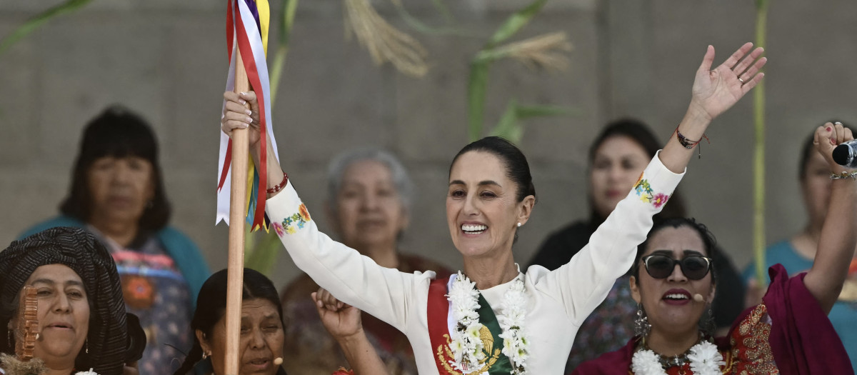 La nueva presidenta de México, Claudia Sheinbaum, en la Plaza del Zócalo de la Ciudad de México