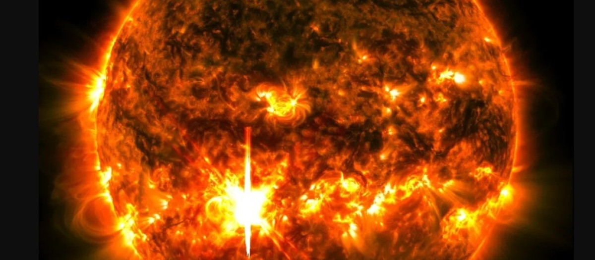 El Observatorio de Dinámica Solar (SDO) de la NASA capturó esta imagen de una llamarada solar