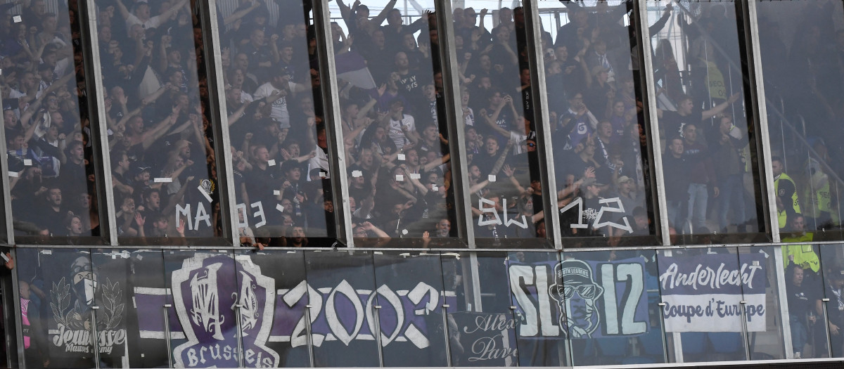 Los ultras del Anderlercht arrojaron objetos a los aficionados de la Real Sociedad