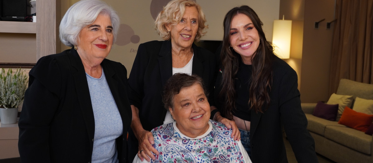 Manuela Carmena, Cristina Almeida y Paca Sauquillo de 'Las abogadas en RTVE Play junto a la presentadora Inés Hernand