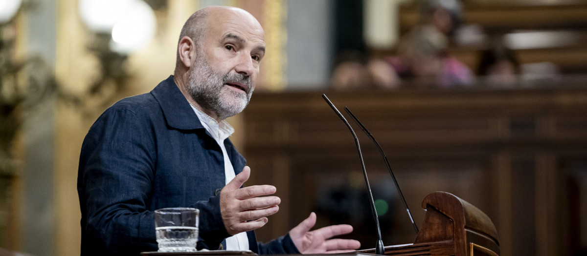 El diputado del BNG, Néstor Rego, durante una sesión plenaria en el Congreso de los Diputados.