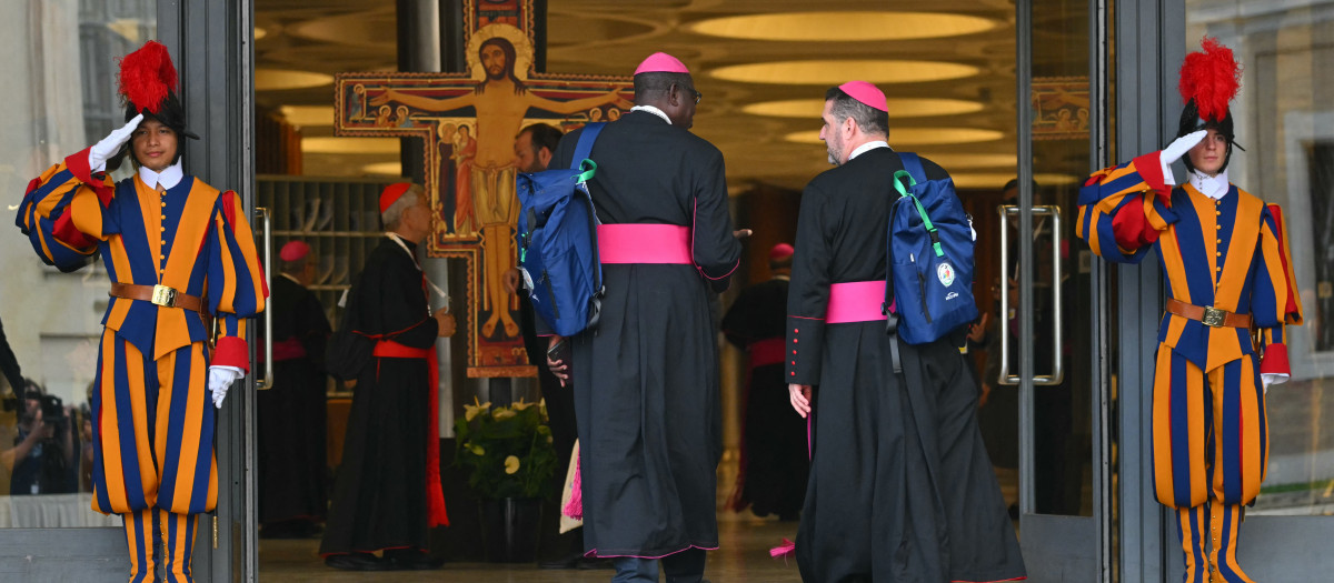 Bishops arrive at the Second Session of the 16th Ordinary General Assembly of the Synod at the Paul VI audience hall on October 2, 2024 in The Vatican. (Photo by Andreas SOLARO / AFP)