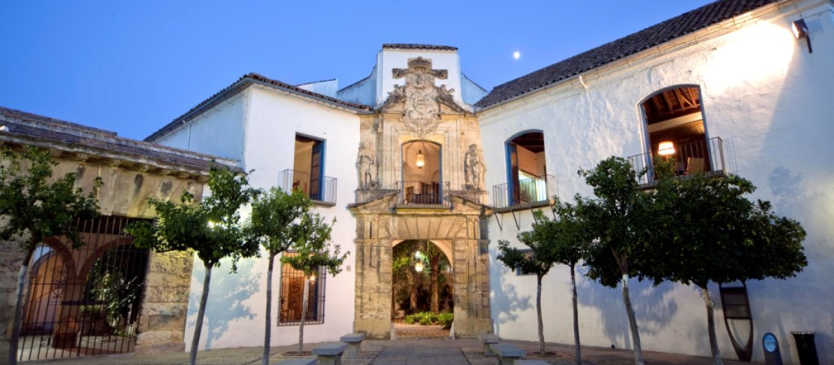 Fachada principal del Palacio de Viana