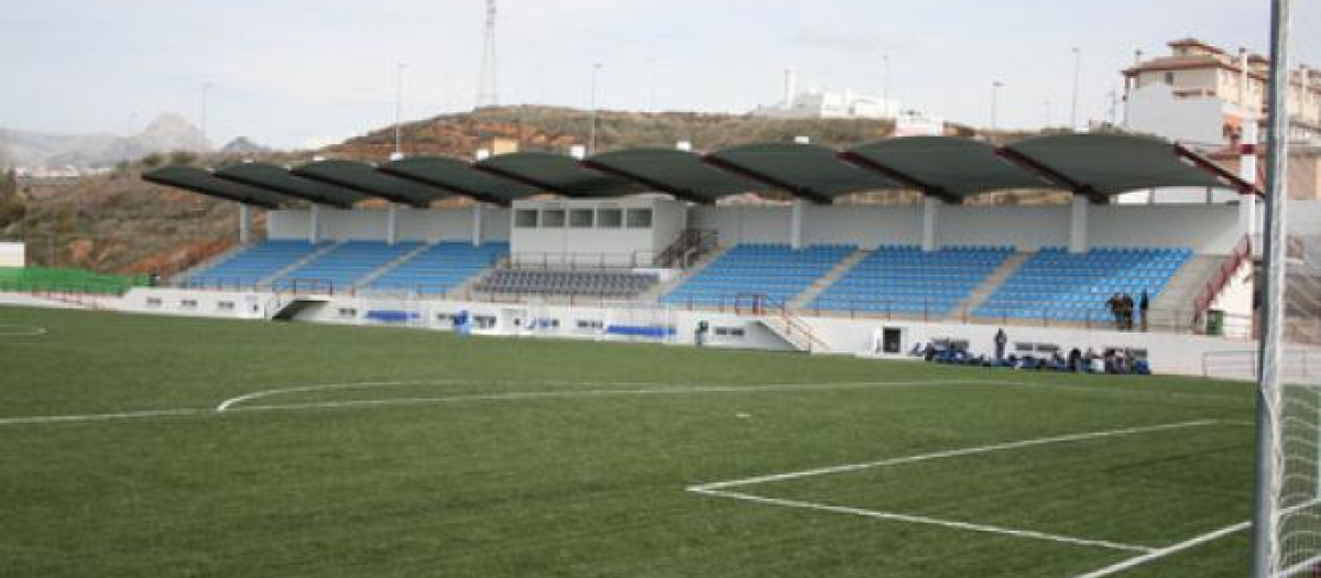 Las gradas del estadio Antonio Bailón de Peligros, en las que se produjo la disputa tras un partido de fútbol de categoría juvenil