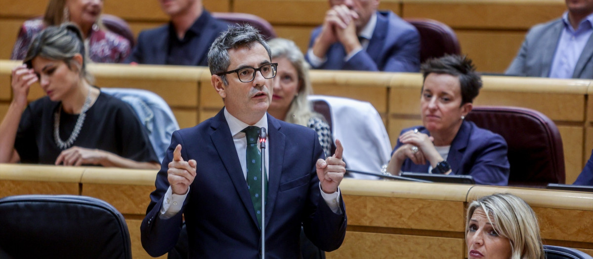 El ministro de la Presidencia y de Justicia, Félix Bolaños, interviene durante una sesión de control al Gobierno en el Senado