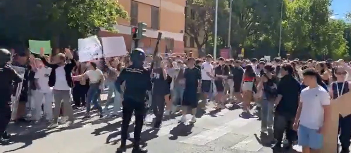 Cargas policiales contra los alumnos que se manifestaron en Murcia por la PAU