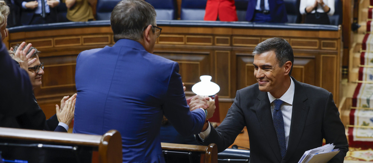 Pedro Sánchez saluda a Patxi López