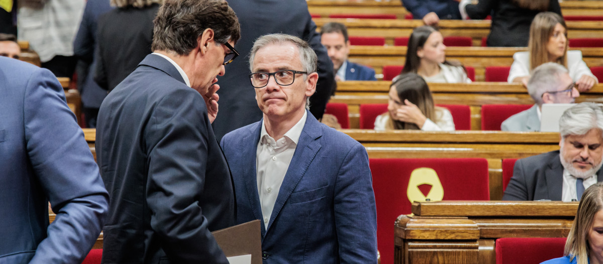 Salvador Illa conversa con el portavoz de ERC, Josep Maria Jové