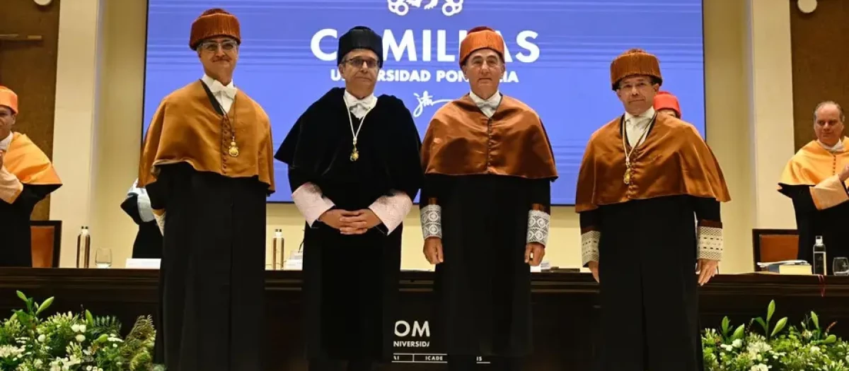 De izquierda a derecha, Antonio Muñoz San Roque, director de Comillas ICAI; Antonio Allende, SJ, rector de Comillas; Ignacio Snchez Galán, presidente de Iberdrola, y Mariano Ventosa, vicerrector de Investigación y Profesorado de Comillas