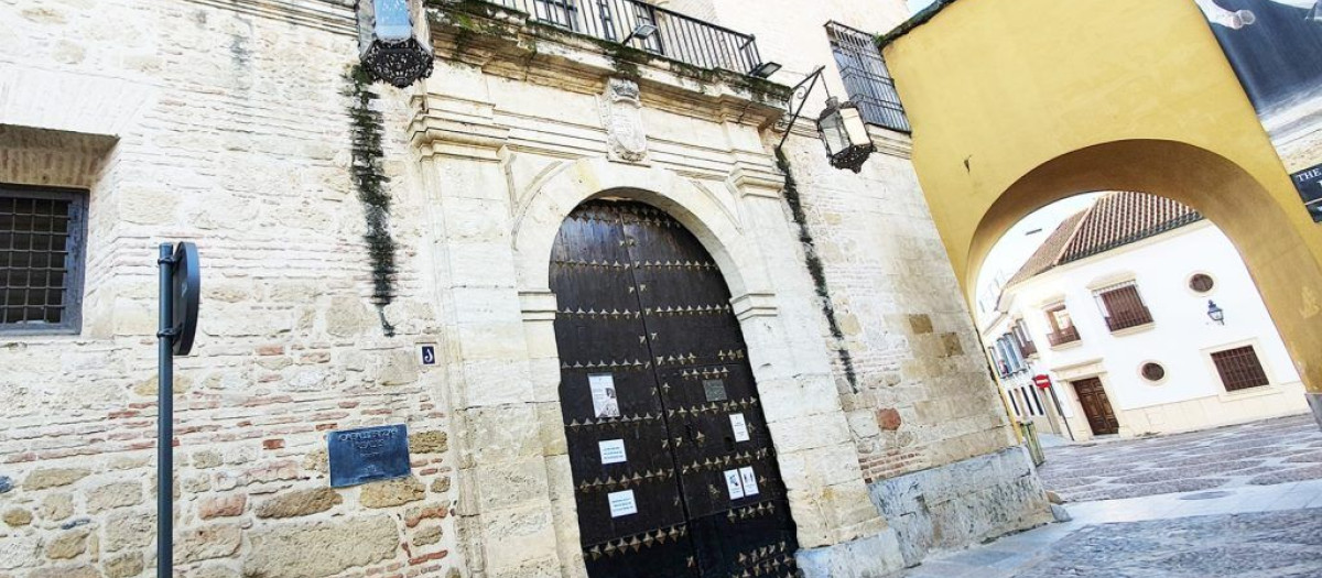 Portada de las Caballerizas Reales