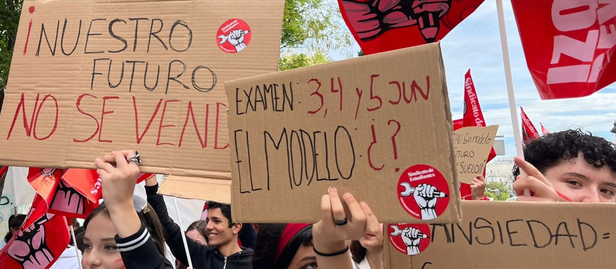 Estudiantes protestan por la PAU en Madrid