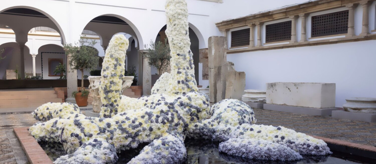 Instalación Flor negra-Eco Blanco de Tadao Cern que pudo verse en FLORA 2023