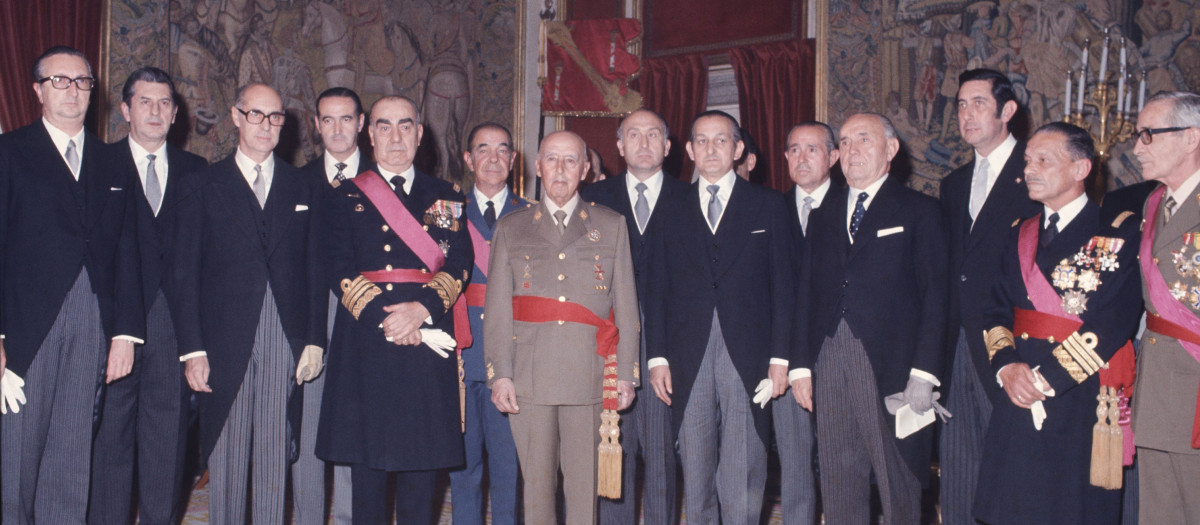 La Fundación Francisco Franco cuenta con un valioso fondo fotográfico y archivístico que podría perderse con su disolución por parte del Gobierno