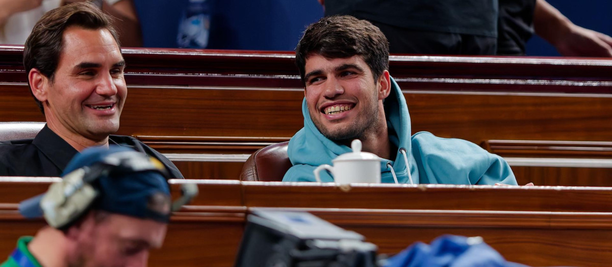 Roger Federer y Carlos Alcaraz juntos en el palco del Masters 1000 de Shanghái