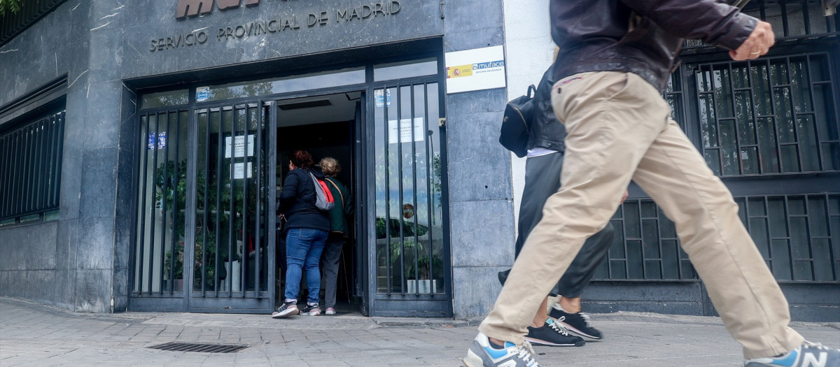 Fachada de un edificio de Muface en la Avenida de Pablo Iglesias de Madrid