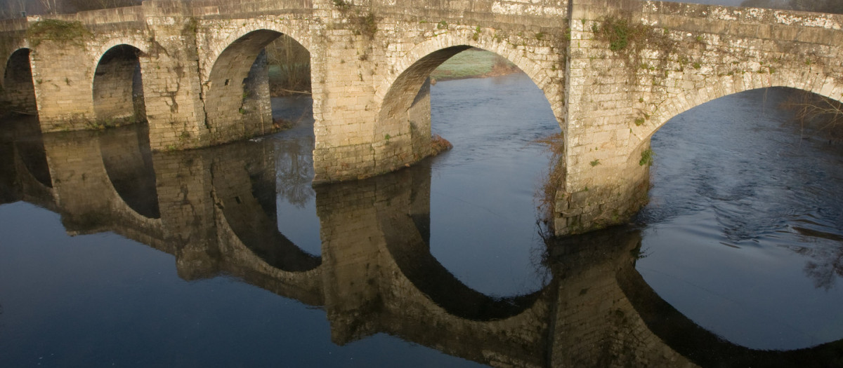 Puente que une la provincia de La Coruña y Pontevedra