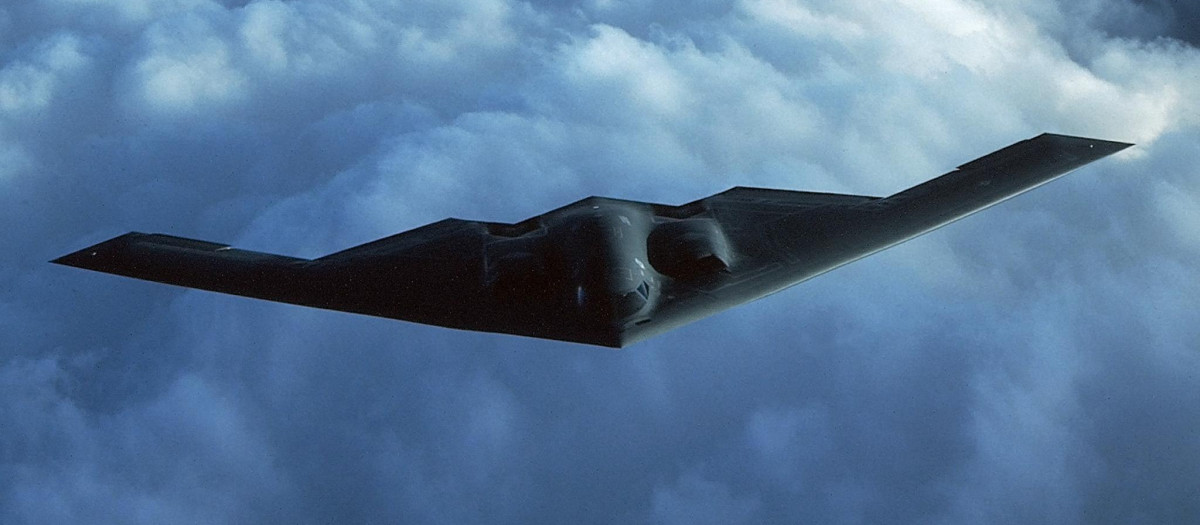 Un bombardero furtivo B-2 de la Fuerza Aérea de Estados Unidos