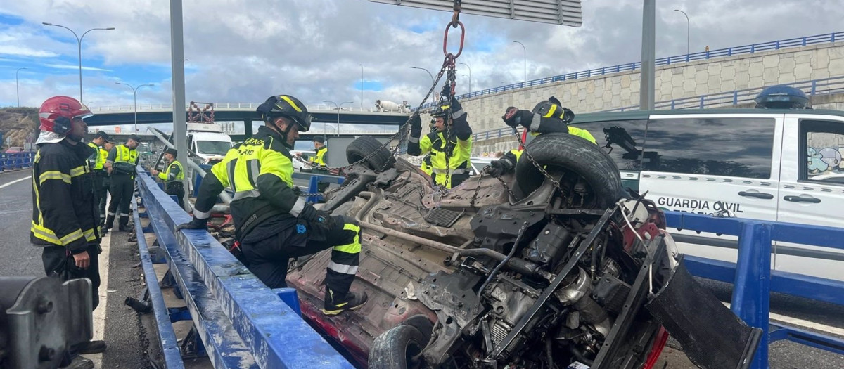 El coche que conducía el joven que ha fallecido en la A-3