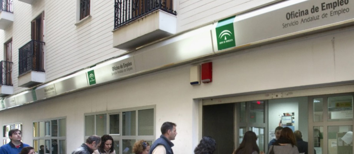 La Junta de Andalucía se ha topado con esta anomalía en su plan para estabilizar a 1.297 interinos