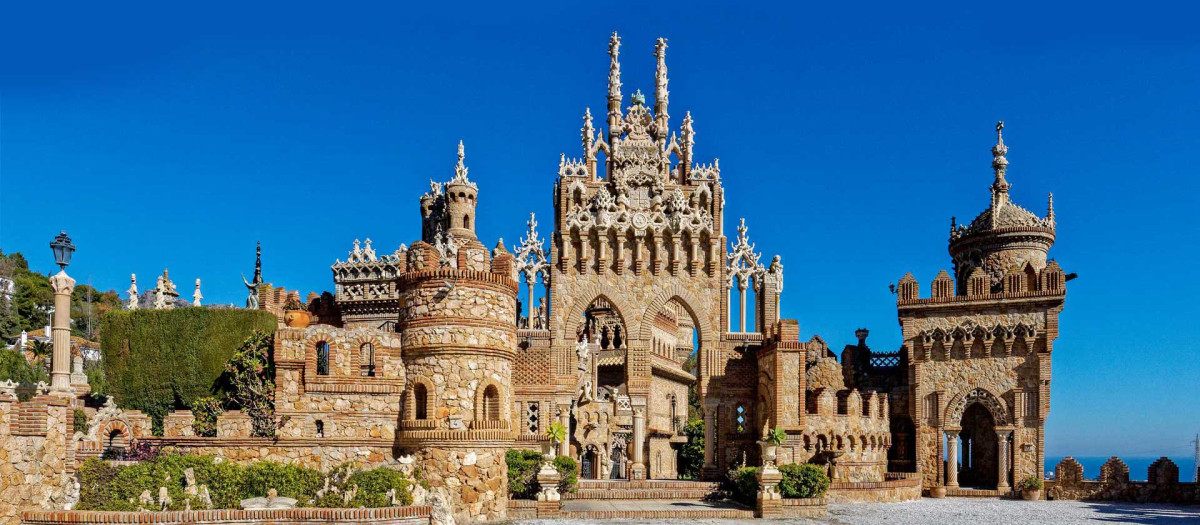 Este monumento fue construido entre 1987 y 1994 y se encuentra en Benalmádena