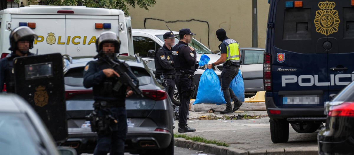 La Policía Nacional realiza nuevas entradas y registros en pisos de las Tres Mil Viviendas